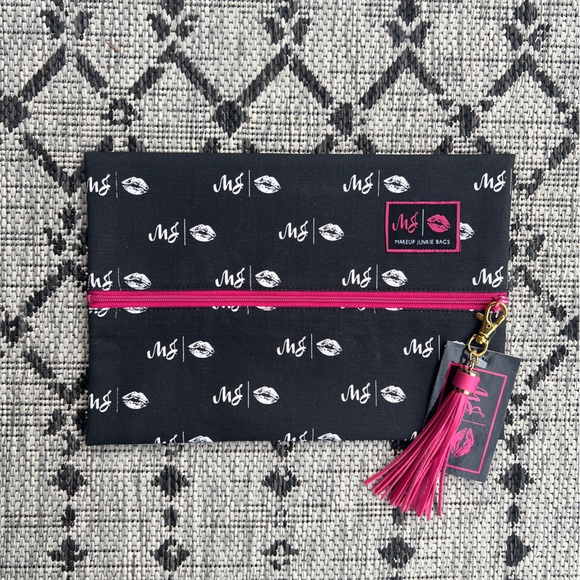 RARE 🩵 NWT MJ Lips Medium Makeup Junkie Bag - Picture 3 of 11